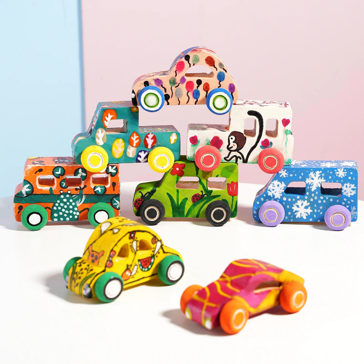 DIY handmade wooden graffiti car, children's colorful painting and coloring model, toy, three-dimensional coloring building bloc